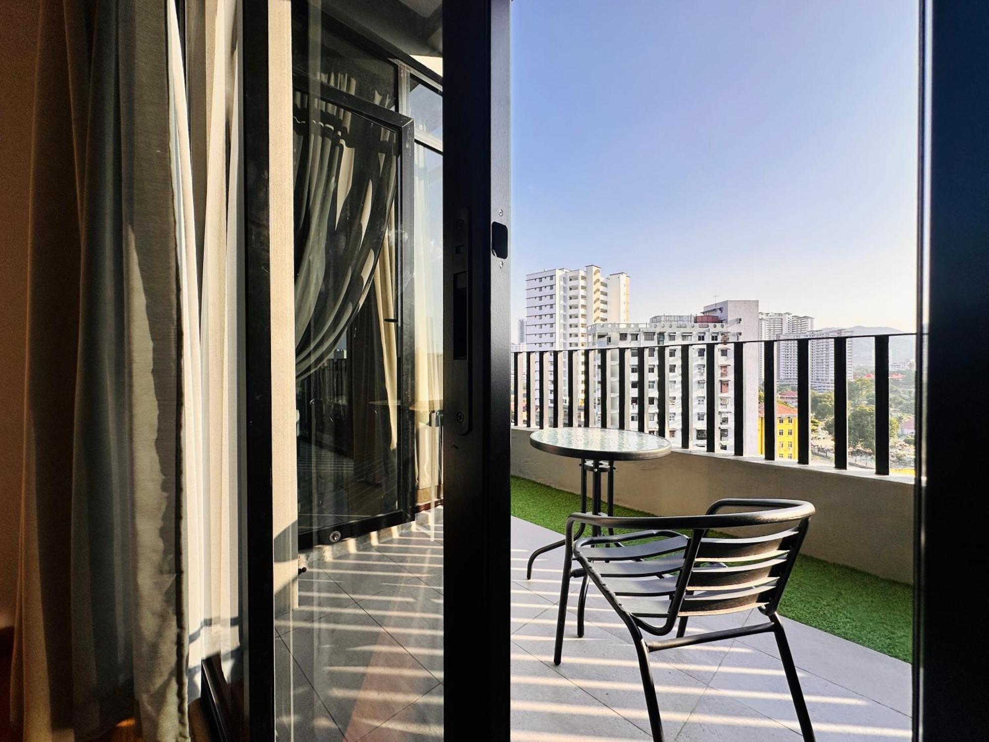 New Georgetown Instagramable 2Br Homestay For 10Pax 无敌美景两房民宿 Beacon Executive Suite Exterior photo